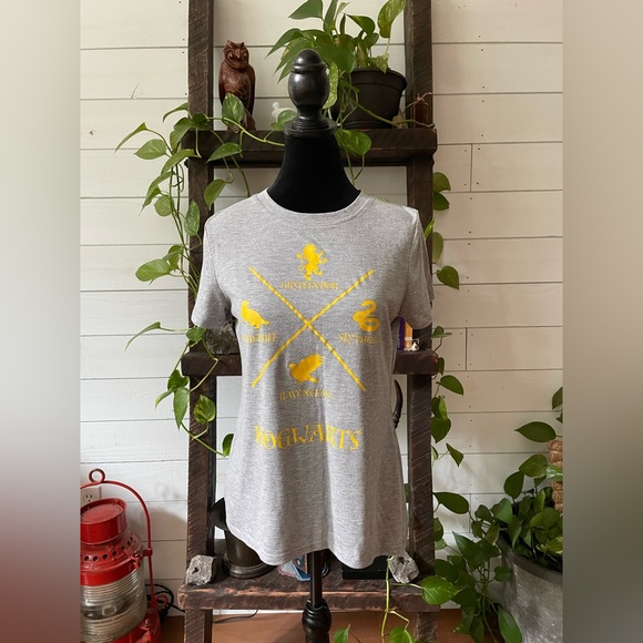 Harry Potter: Hogwarts Tee Shirt - Picture 13 of 17